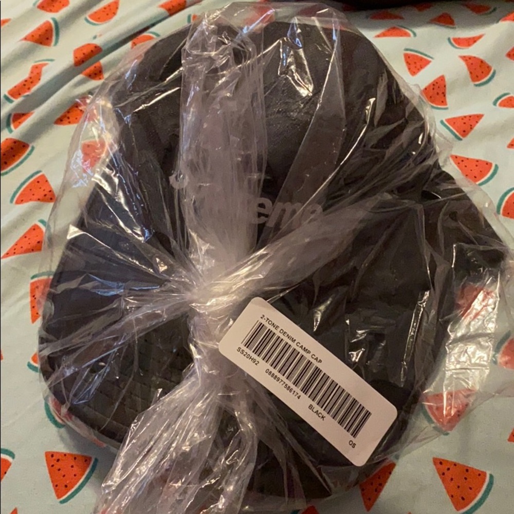 BRAND NEW 100% AUTHENTIC 2-TONE DENIM SUPREME CAP.